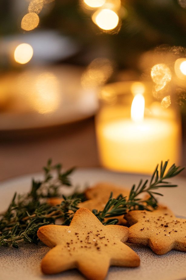 Gingerbread spice cheese balls with herb sprigs